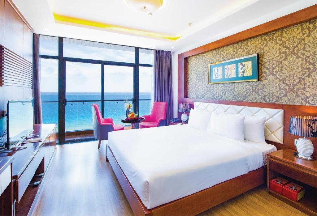Le Hoang Beach Hotel Danang Экстерьер фото